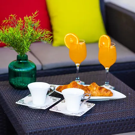 Luxury Poolside Oasis Split 트로기르