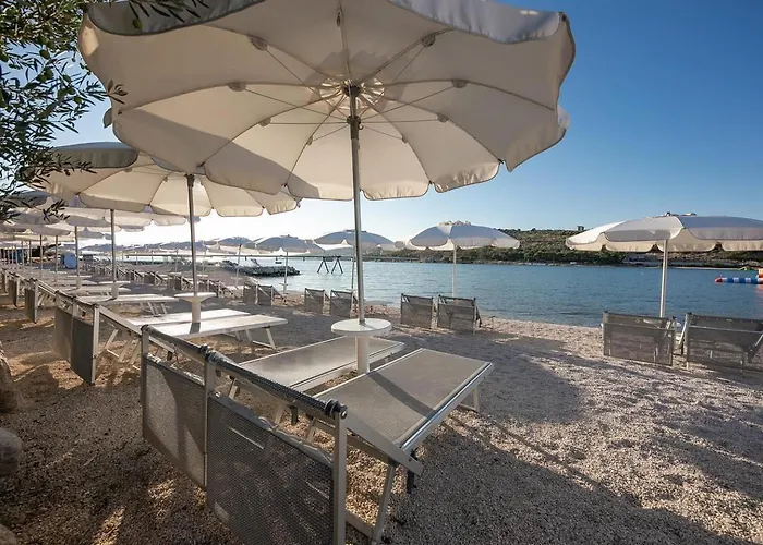아파트 Luxury Poolside Oasis Split 트로기르