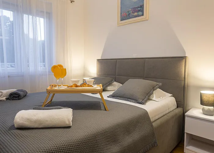 Apartman Luxury Poolside Oasis Split