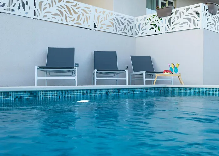 Apartman Luxury Poolside Oasis Split *
