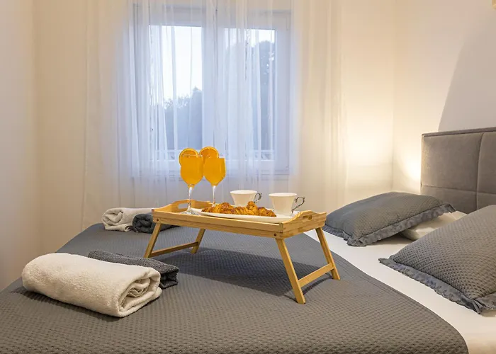 아파트 Luxury Poolside Oasis Split