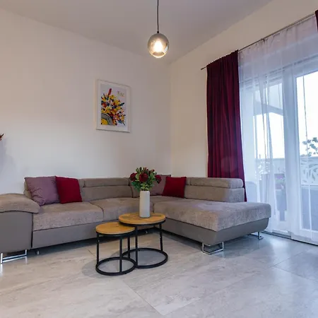 Lägenhet Luxury Poolside Oasis Split