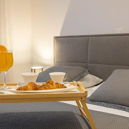 Luxury Poolside Oasis Split Apartmán