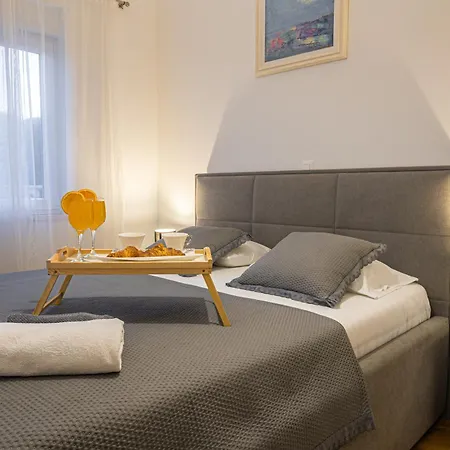 Lägenhet Luxury Poolside Oasis Split