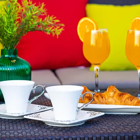 Lägenhet Luxury Poolside Oasis Split