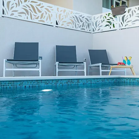 Lägenhet Luxury Poolside Oasis Split *