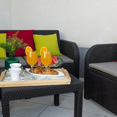 Luxury Poolside Oasis Split Traù