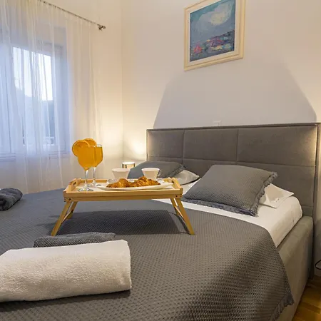 Luxury Poolside Oasis Split Lägenhet *