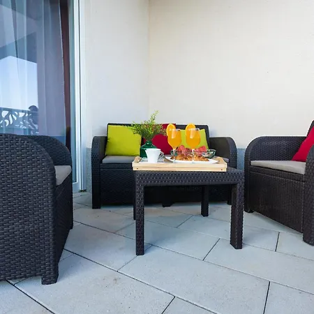 Luxury Poolside Oasis Split Traù