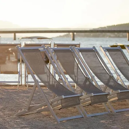 Luxury Poolside Oasis Split Lägenhet *