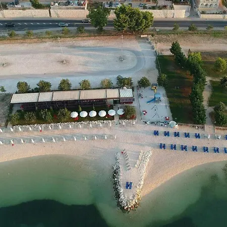 Luxury Poolside Oasis Split Appartamento