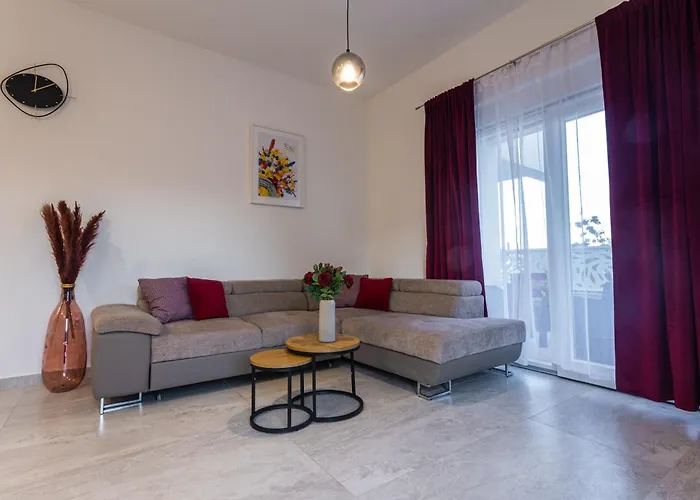 Appartamento Luxury Poolside Oasis Split