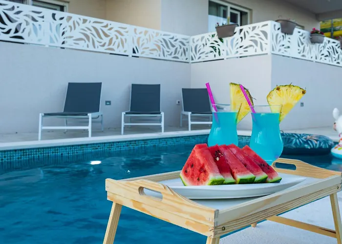 Appartamento Luxury Poolside Oasis Split