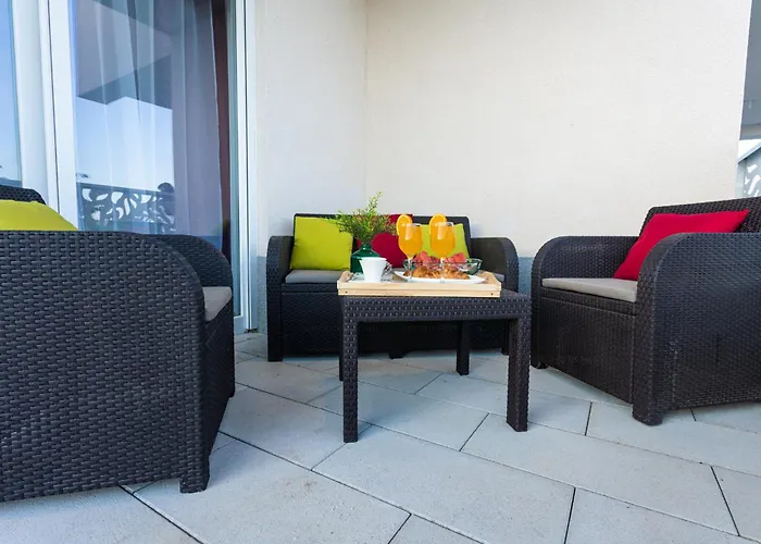 Luxury Poolside Oasis Split Traù