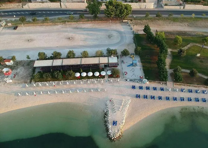 Luxury Poolside Oasis Split Appartamento
